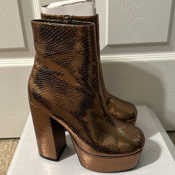Topshop muted gold embossed snakeskin platform booties, Sz 35 - Picture 3 of 6